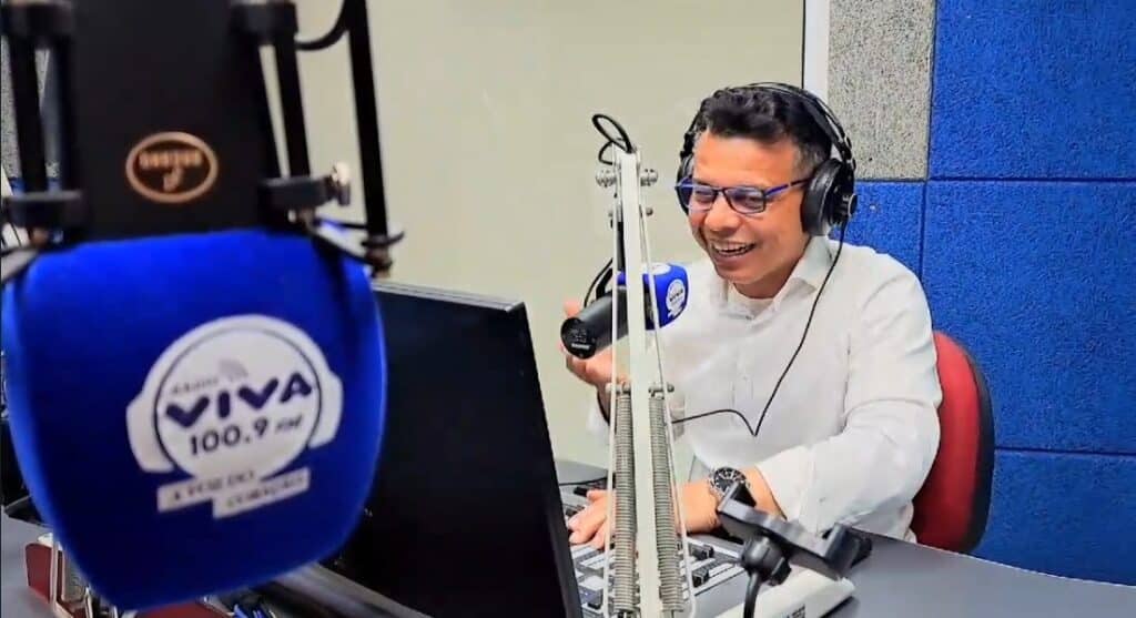 Marcelo Bonfim comanda o Conexão Viva da 15h às 19h
