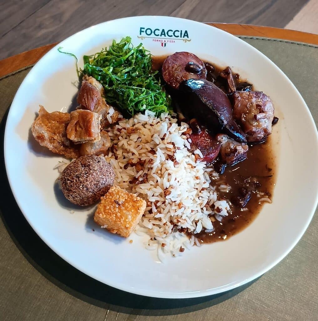 A feijoada acontece todo fim de semana no hotel Ibis Praia do Canto. Foto: Divulgação