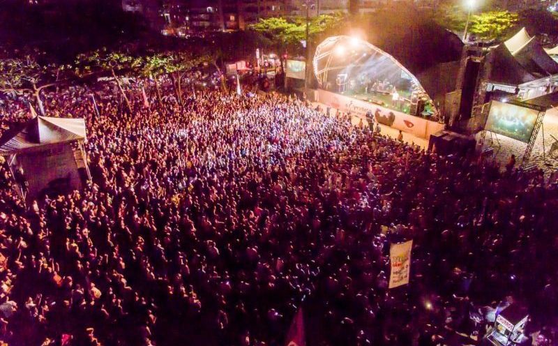 A multidão nas areias de Itapuã, para o Jesus Vida Verão 2019. Foto Jackson Gonçalves