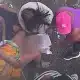 Adolescente de 17 anos dá à luz em calçada de salão no bairro Alecrim, em Vila Velha; mãe e recém-nascido foram atendidos pelo SAMU e estão estáveis no HIMABA. Foto: Reprodução / TV Sim