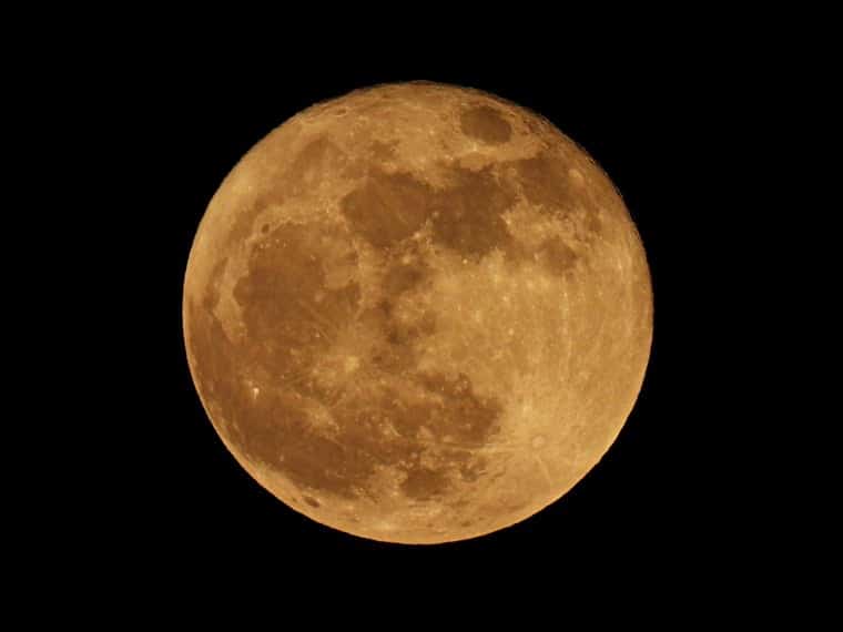 A última lua cheia da primavera no Hemisfério Norte é conhecida como lua de morango