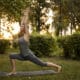 Aula de yoga no parque