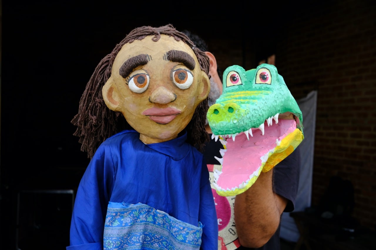 Teatro de bolso transforma a amizade improvável de Ayla e Marmelo em lição de empatia para crianças. Foto: Fábio Martins