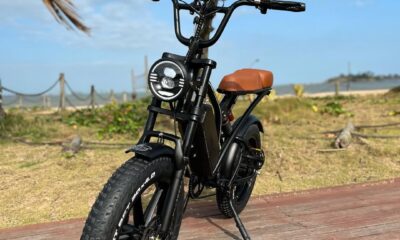 Bike elétrica na orla de Camburi, em Vitória