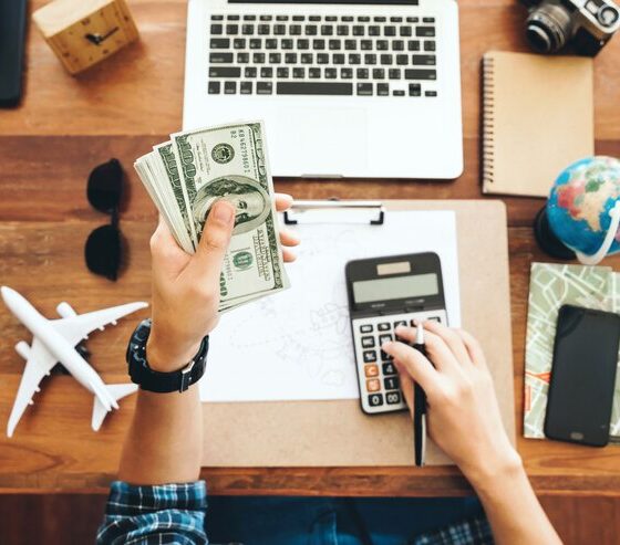 Orçamento de viagem. Foto: Freepik