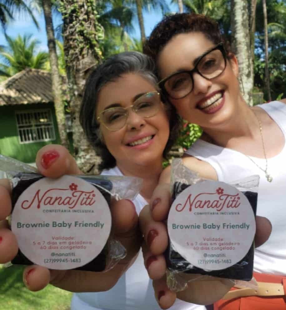 Cíntia Ribeiro e Ana Paula Freire, da NanaTiti Confeitaria Inclusiva, oferecem doces artesanais sem glúten e sem lactose na feira de Jardim Camburi