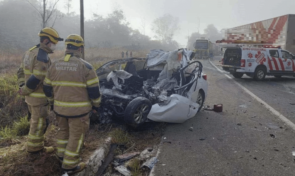 Colisão entre carro e carreta em João Monlevade (MG) deixou quatro mortos da mesma de Muniz Freire, no Sul do Espírito Santo