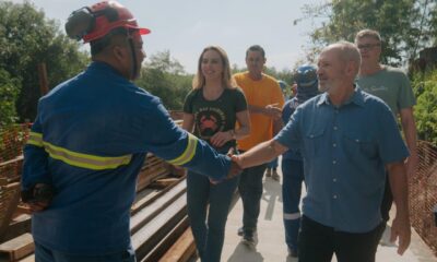 Paulo Hartung e Cris Samorini em corpo a corpo com moradores de Vitória
