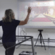 Esteira inteligente da Ufes, que combina caminhada e jogos interativos para estimular o exercício físico em idosos