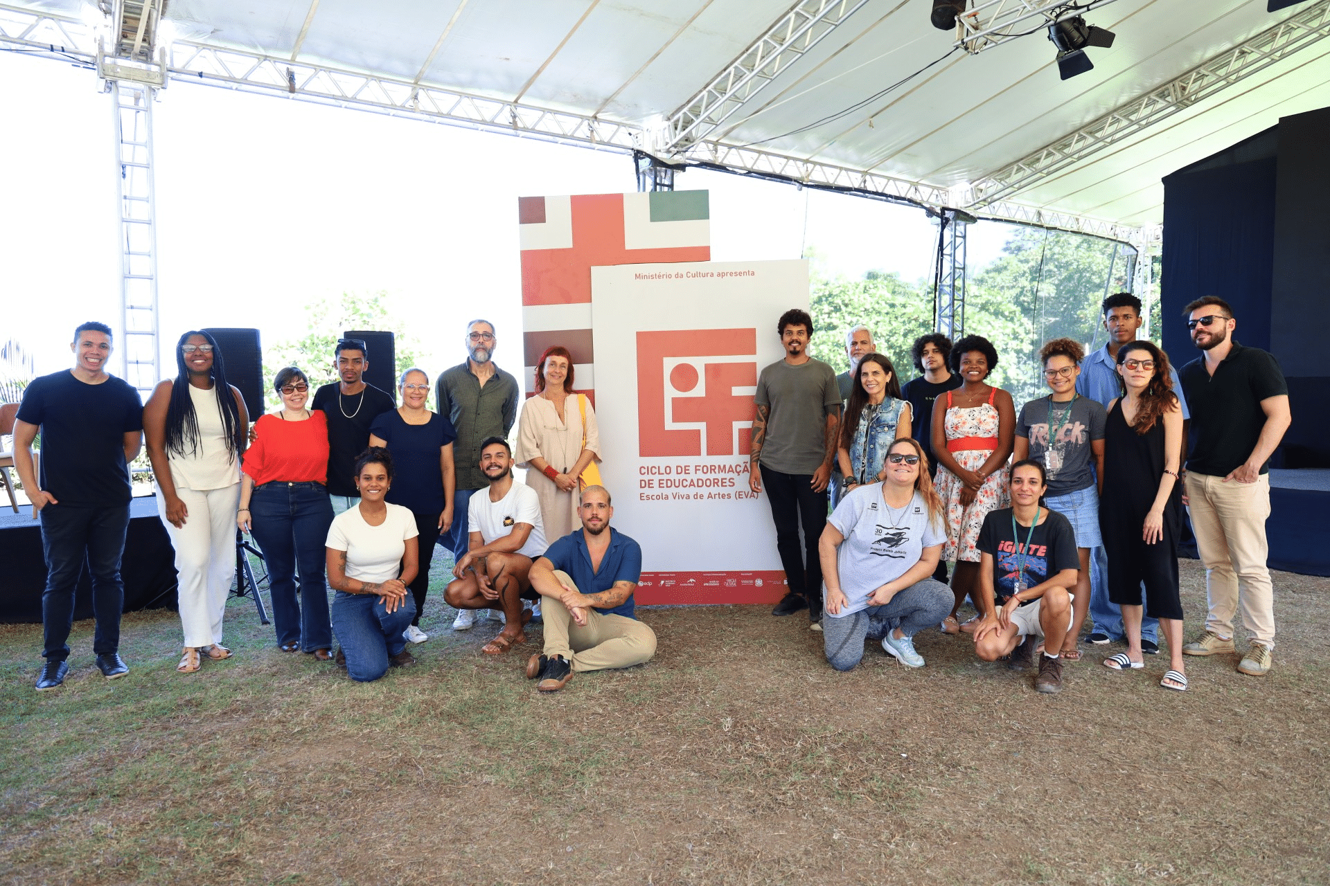 Transforme sua prática educativa com a formação on-line da Escola Viva de Artes. Gratuita, certificada e acessível de todo o Brasil. Foto: Divulgação