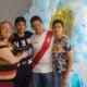Imiry Del Valle Lemus Marín ao lado do marido e dos filhos, que deixaram a Venezuela em busca de segurança e novas oportunidades no Espírito Santo