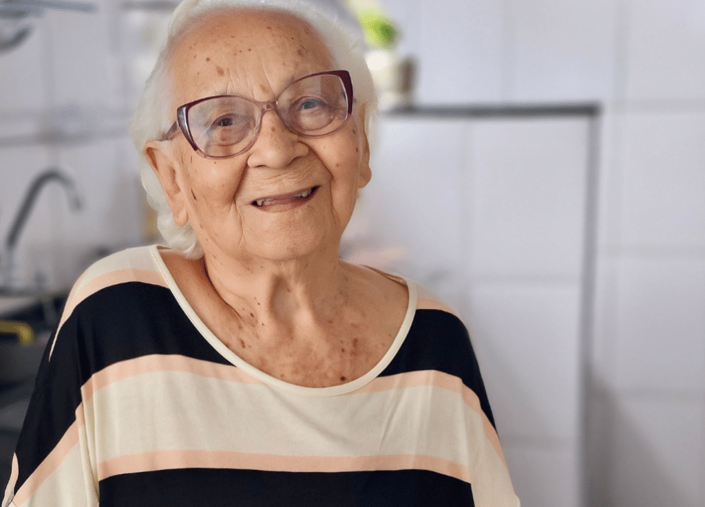 Dona Zuzu, moradora de Porto de Cariacica, completa 100 anos no mesmo dia do aniversário da cidade