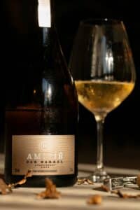 OAK Barrel Chardonnay, que conquistou medalhas de ouro por dois anos consecutivos no Chardonnay du Monde, na França.