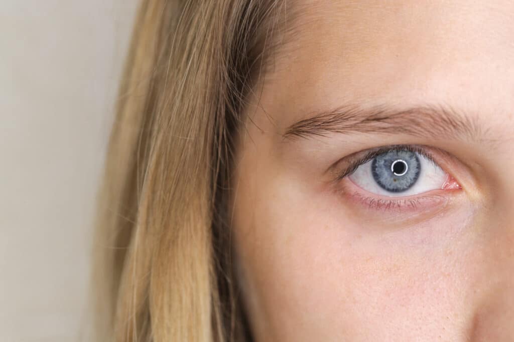 Cor de olhos azuis