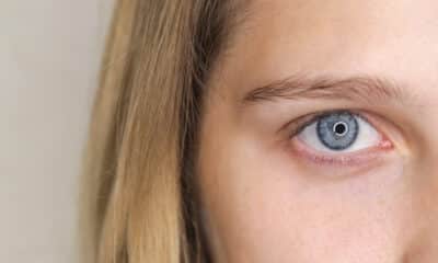 Cor de olhos azuis