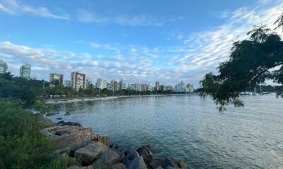 Vista de um dia de sol na orla de Vitória
