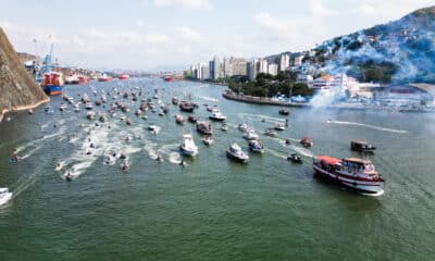 Procissão marítima da Festa de São Pedro, em Vitória