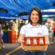 Thaise Lima apresenta seus antepastos artesanais na feira orgânica de Jardim Camburi