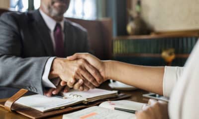 O contrato social registra quem são os sócios, o que a empresa faz, onde funciona, como funciona e quem decide o quê. Foto: Freepik