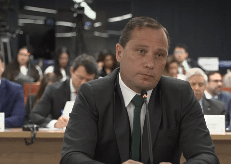 Mauro Cid será o primeiro depoimento sobre a trama golpista no governo Bolsonaro. Foto: Reprodução/Youtube/TV Justiça