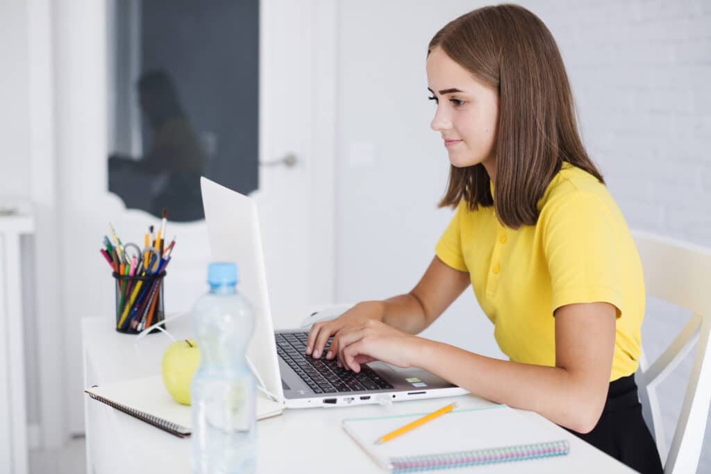 sebrae; serra; curso; mulher estudando; estudo;