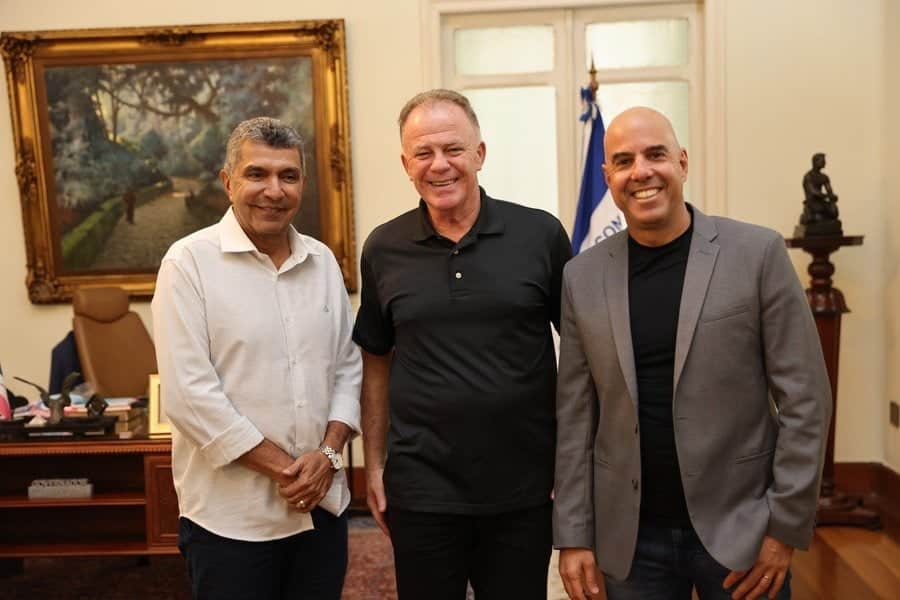 Da esquerda para a direita: Sérgio Vidigal, Renato Casagrande e Rogério Salume. Crédito: Governo do Estado