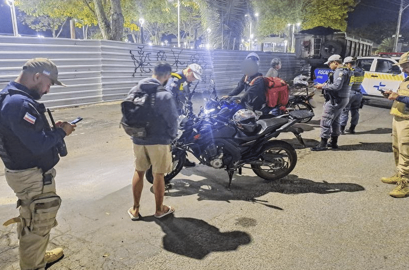 Cinco condutores foram autuados durante a Operação Escape Zero, que abordou 181 veículos em bairros da Serra
