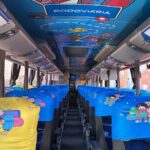 Com visual vibrante e interativo, os assentos são personalizados para envolver as crianças no universo da Turma da Mônica durante a atividade