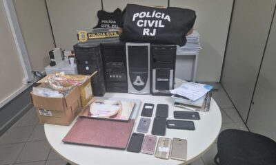 Computadores, celulares, documentos e veículo foram apreendidos durante a operação da Polícia Civil em Vila Velha