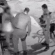 Dois policiais abordam um grupo de quatro pessoas, a jovem aparece sendo submetida a procedimentos que levantaram suspeitas de abuso