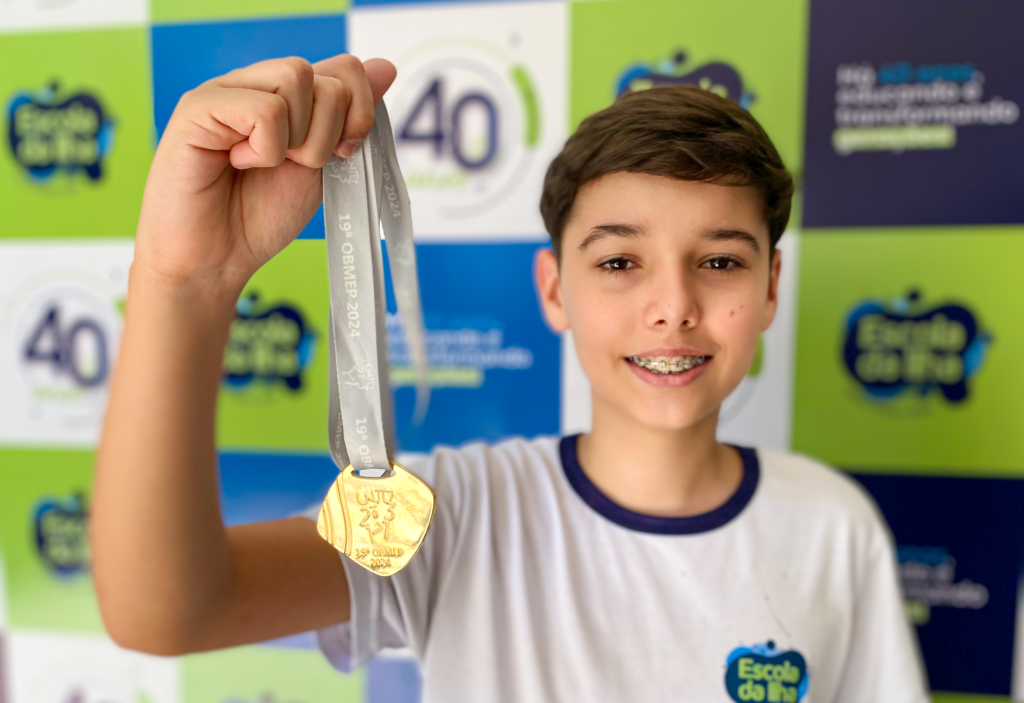 Enzo G. Villela, aluno do 8º ano da Escola da Ilha, em Vitória, recebeu medalha de ouro tanto na etapa regional quanto na nacional da 19ª Olimpíada Brasileira de Matemática das Escolas Públicas (OBMEP)