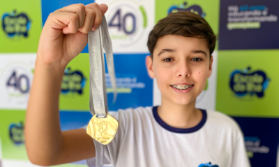 Enzo G. Villela, aluno do 8º ano da Escola da Ilha, em Vitória, recebeu medalha de ouro tanto na etapa regional quanto na nacional da 19ª Olimpíada Brasileira de Matemática das Escolas Públicas (OBMEP)