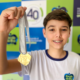 Enzo G. Villela, aluno do 8º ano da Escola da Ilha, em Vitória, recebeu medalha de ouro tanto na etapa regional quanto na nacional da 19ª Olimpíada Brasileira de Matemática das Escolas Públicas (OBMEP)