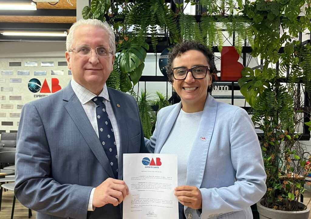 Erica Neves transmite temporariamente a presidência da OAB-ES ao vice, Carlos Motta, que assume o cargo até 10 de julho