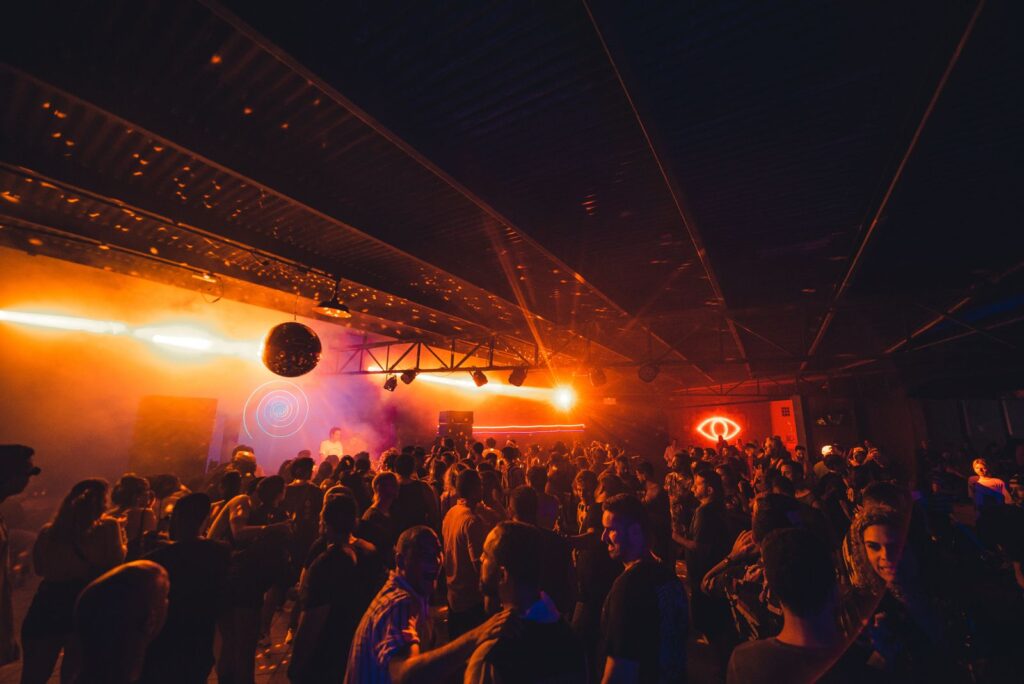 Festa DiscoHaus promete transformar o Café Haus em uma pista vibrante ao som de disco e house music no dia 2 de agosto em Santa Teresa