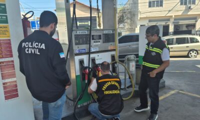 Fiscalização interdita bicos de combustível e autua posto na Grande Vitória