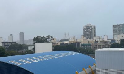 Frente fria derruba temperaturas e provoca chuva em Vitória