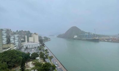 Frio e chuva no Centro de Vitória