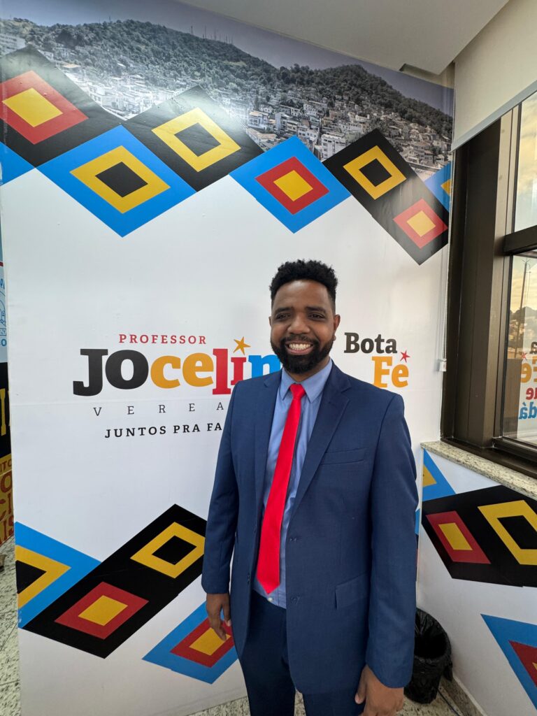 Vereador Jocelino Júnior em seu gabinete na Câmara de Vitória. Foto: assessoria