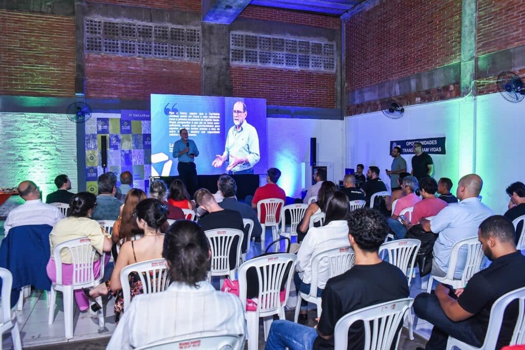 Luiz Toniato, presidente da TecVitória, durante evento da incubadora