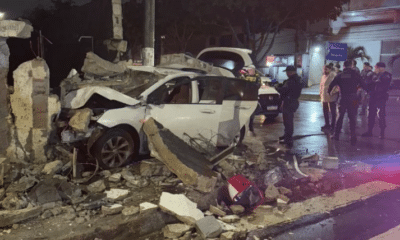 Muro da igreja ficou destruído após colisão provocada por motorista que fugia de blitz da Lei Seca em Vila Velha