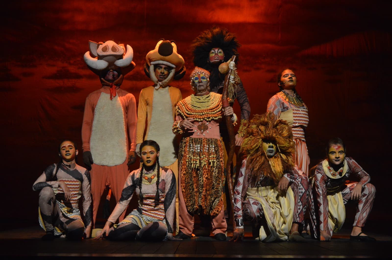 Com figurinos vibrantes e trilha emocionante, o musical “O Rei Leão” chega a Vitória para uma sessão única. Foto: Divulgação