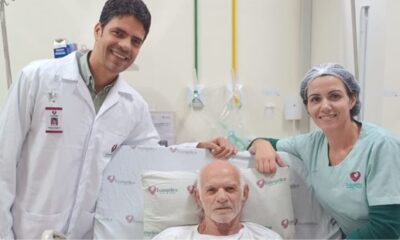 O cardiologista Dr. Diogo Barreto ao lado do paciente Luciomar Mageski e da filha dele, a técnica de enfermagem Gesiane Mageski, no Hospital Evangélico de Vila Velh