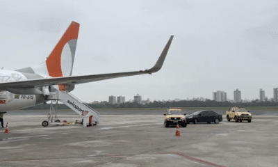 Polícia Federal conduz foragido argentino até o avião para extradição