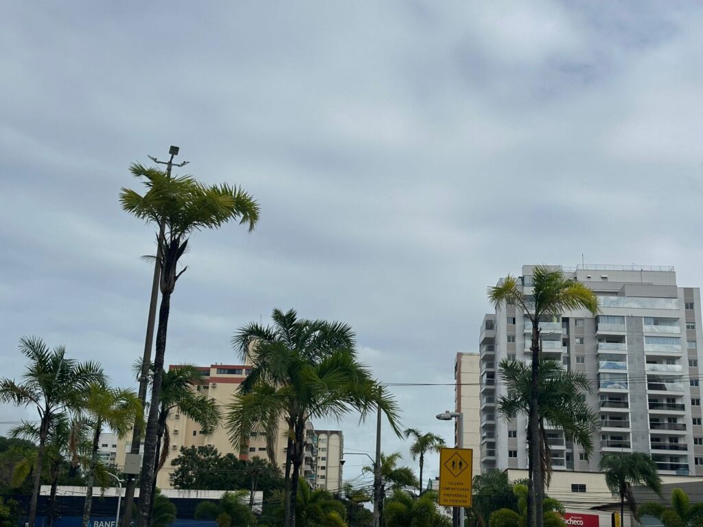 Tempo nublado e frio em Vitória