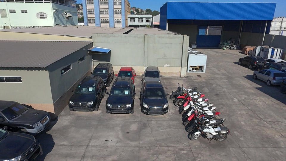Veículos que serão leiloados pela Polícia Civil estão disponíveis para visitação no pátio da Seger