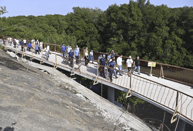 Visita às obras da nova orla de Resistência, em Vitória