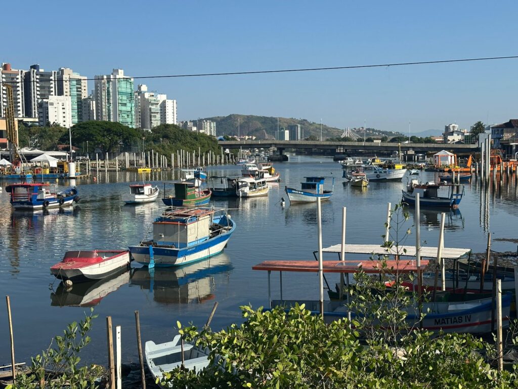 Vista do Canal de Camburi, em Vitória