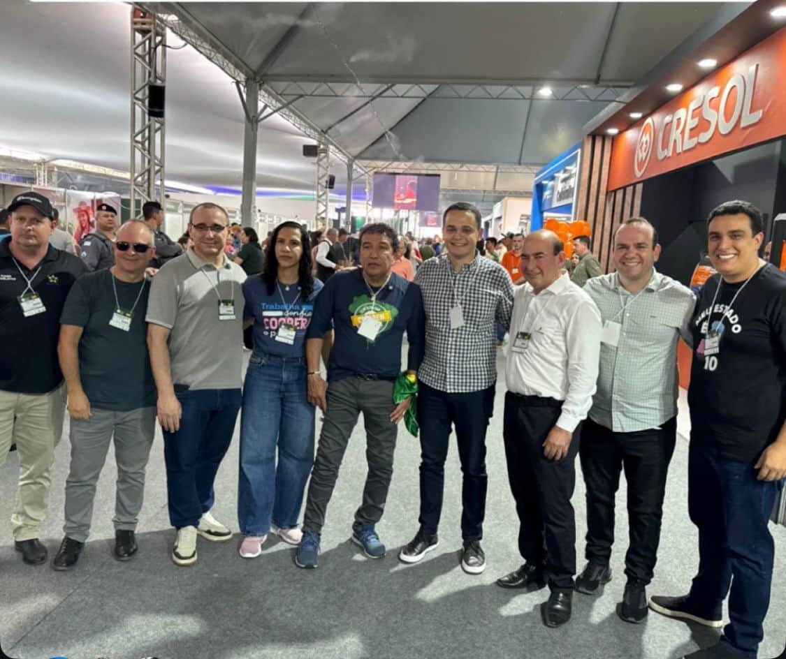 Maguinha Malta, Magno Malta, Lorenzo Pazolini e Erick Musso, entre outras pessoas, em evento em São Gabriel da Palha