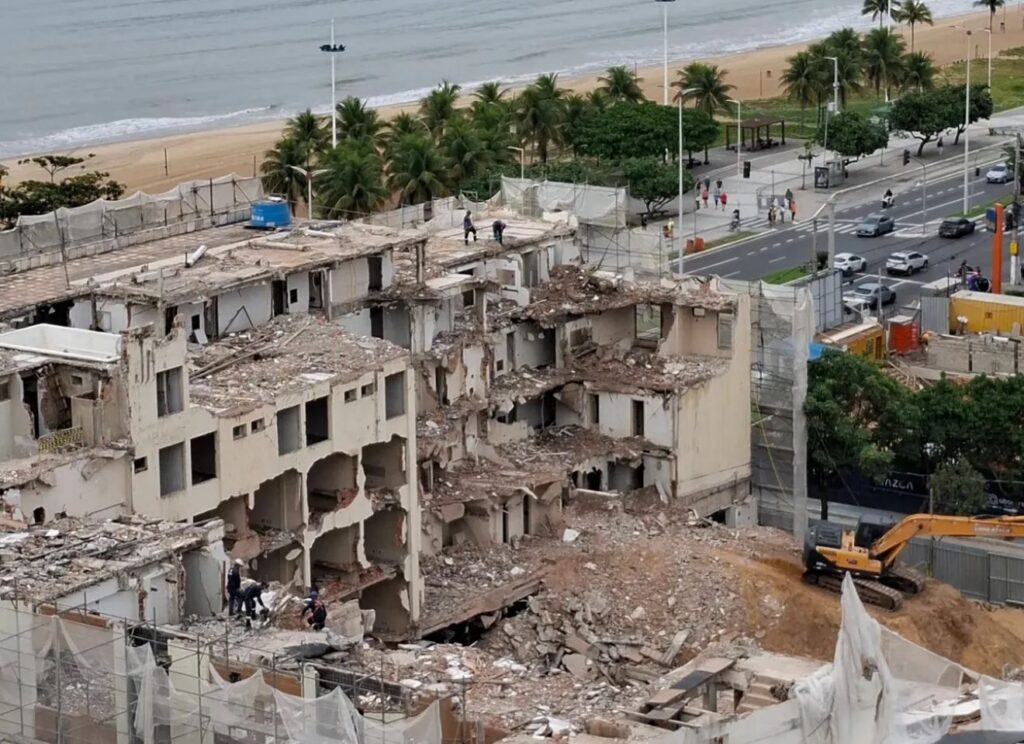 O antigo hotel Aruan, em Vitória, vai dar lugar a um condomínio de luxo. Foto: Divulgação 